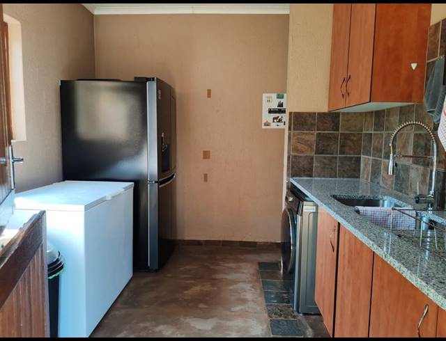 4 BEDROOM HOUSE FOR SALE IN KAMEELDRIFT EAST